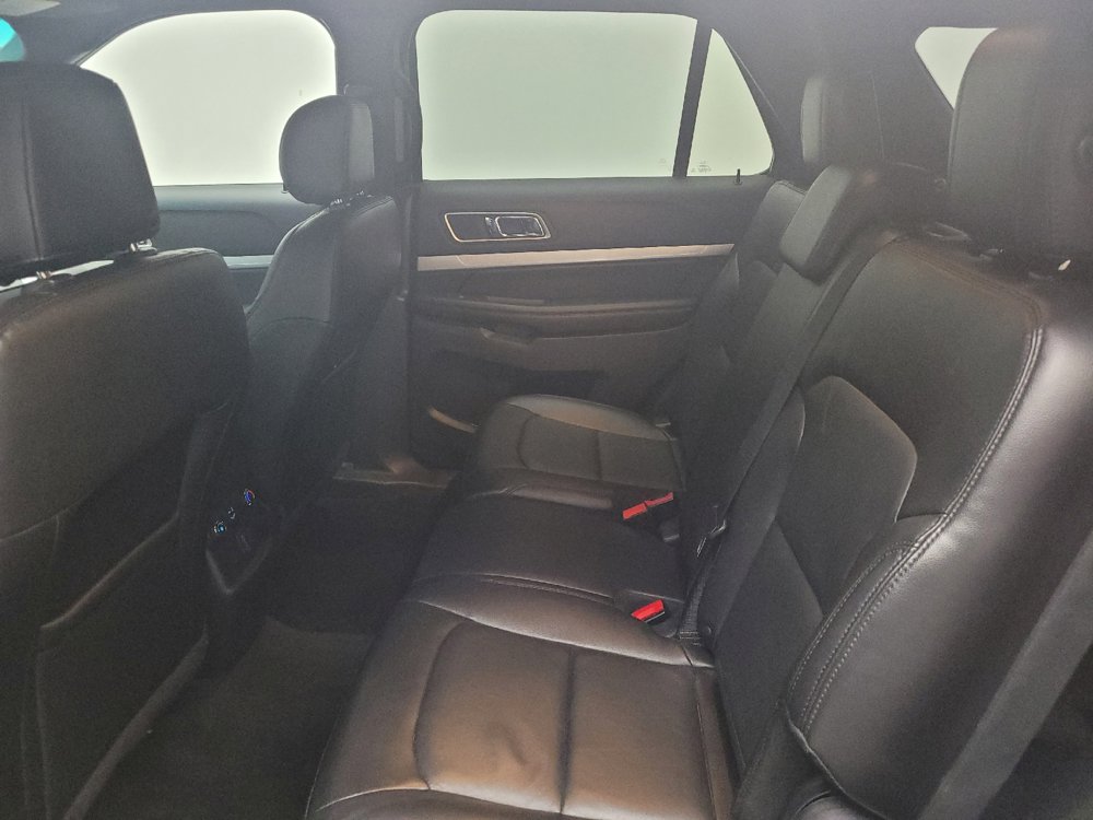 Used 2016 Ford Explorer XLT w/ Equipment Group 202A AWD/4WD image 18