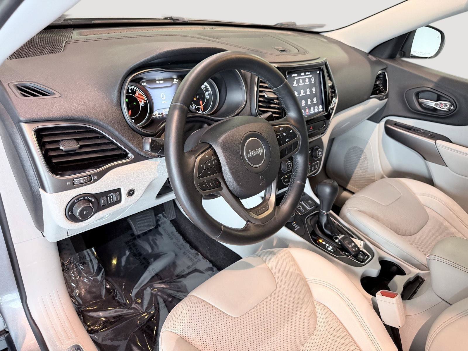 Used 2019 Jeep Cherokee Limited AWD/4WD image 36