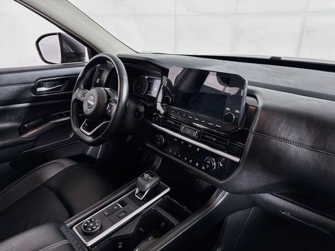 Used 2025 Nissan Pathfinder SL image 28