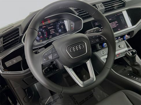 New 2025 Audi Q3 2.0T Premium image 12