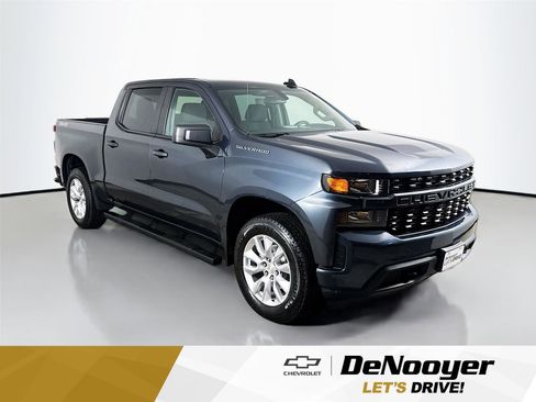 Used 2022 Chevrolet Silverado 1500 Custom image 1