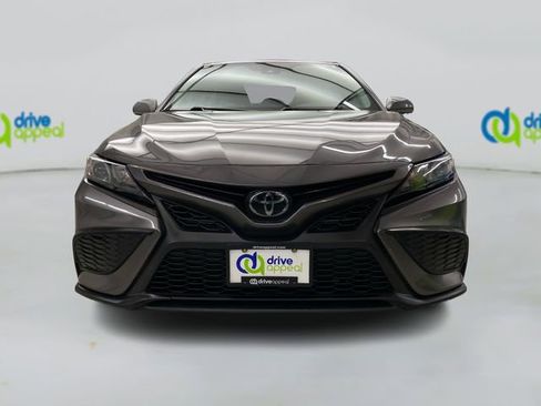Used 2022 Toyota Camry SE FWD image 13