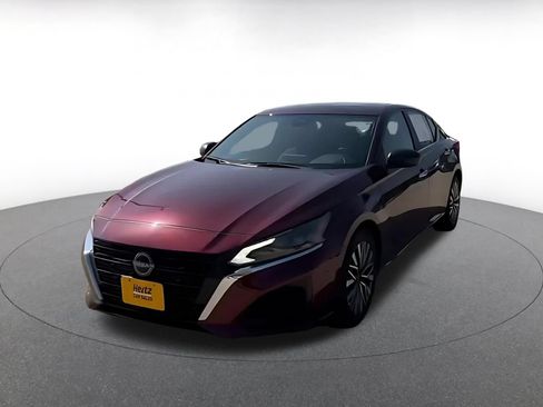 Used 2025 Nissan Altima 2.5 SV FWD image 6