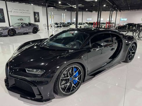 Used 2022 Bugatti Chiron Pur Sport image 3