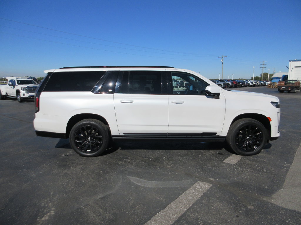 Used 2023 Cadillac Escalade ESV Sport w/ LPO, ONYX Package AWD/4WD image 5