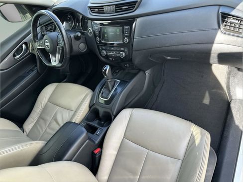 Used 2019 Nissan Rogue SV w/ Sun & Sound Touring Package image 19