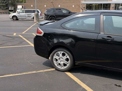 Used 2009 Ford Focus SE FWD image 4