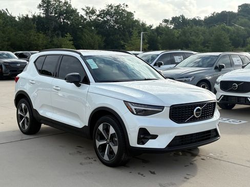 New 2026 Volvo XC40 B5 Plus w/ Protection Package Premier image 3