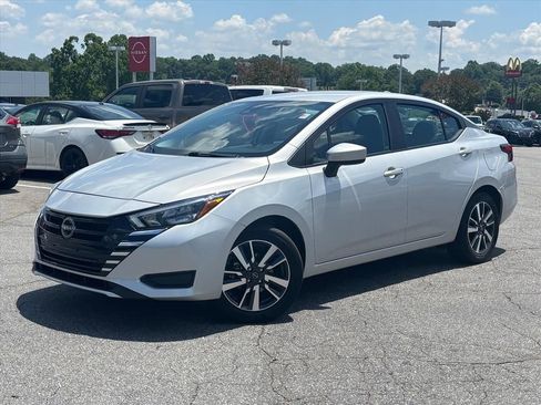 Used 2025 Nissan Versa SV FWD image 2