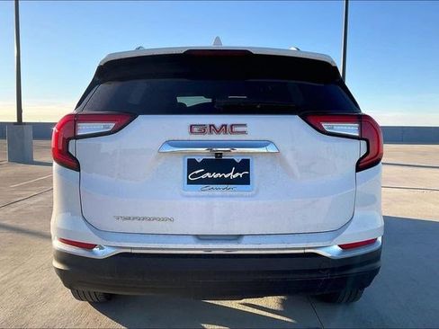 Used 2024 GMC Terrain SLT image 5