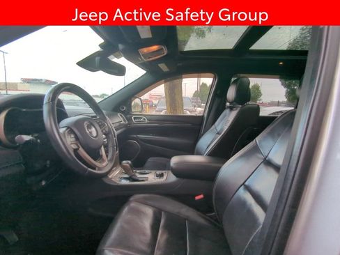 Used 2017 Jeep Grand Cherokee Overland w/ Jeep Active Safety Group AWD/4WD image 6