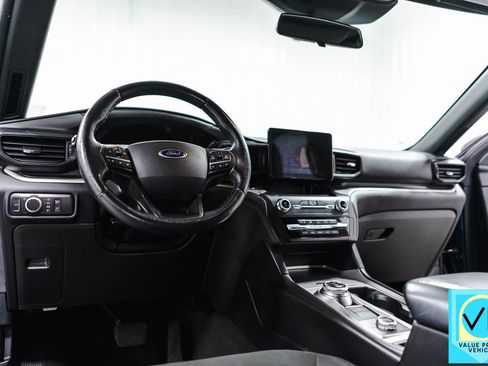 Used 2020 Ford Explorer XLT image 26