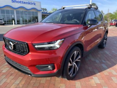 Used 2022 Volvo XC40 T5 R-Design w/ Advanced Package