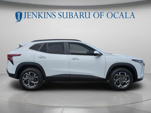 Used 2025 Chevrolet Trax LT w/ Driver Confidence Package FWD image 2