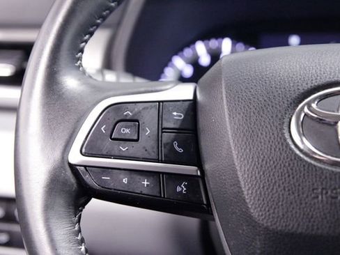 Used 2023 Toyota Highlander LE image 28