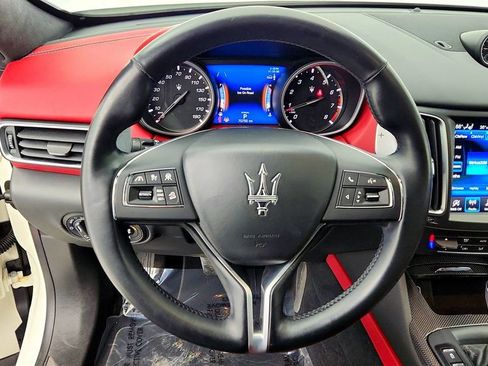 Used 2019 Maserati Levante GranLusso image 13