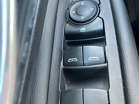 Used 2024 GMC Terrain SLT w/ Tech Package FWD image 14
