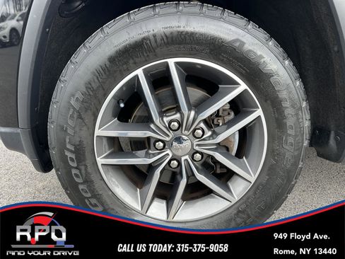 Used 2017 Jeep Grand Cherokee Limited image 10