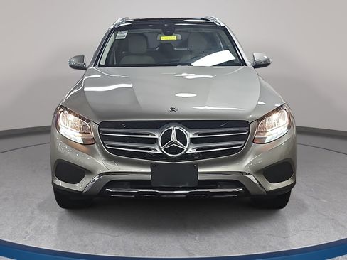 Used 2019 Mercedes-Benz GLC 300 4MATIC image 2