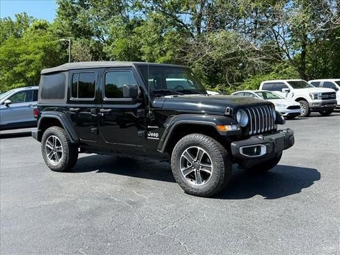 Used 2023 Jeep Wrangler Unlimited Sahara w/ Cold Weather Group AWD/4WD image 2