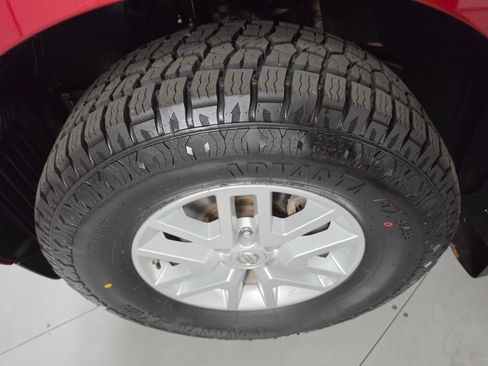 Used 2018 Nissan Frontier SV AWD/4WD image 9