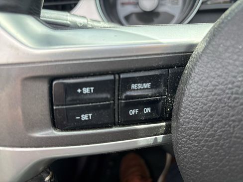 Used 2010 Ford Mustang Convertible RWD image 13