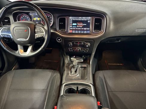 Used 2017 Dodge Charger SXT RWD image 4