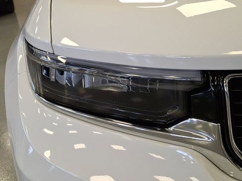 Certified 2024 Jeep Grand Cherokee Overland w/ Luxury Tech Group IV image 9