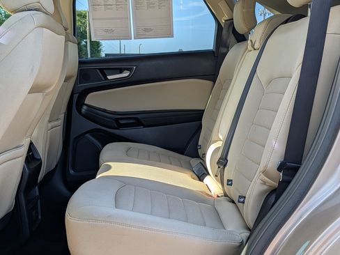 Certified 2020 Ford Edge SE image 14