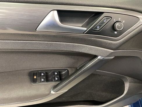 Used 2019 Volkswagen Golf S image 26