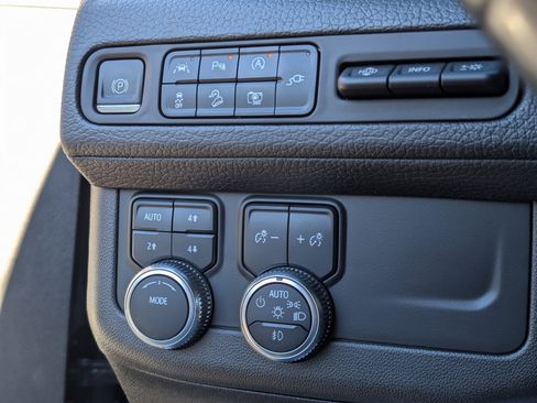 Used 2022 GMC Yukon Denali image 28