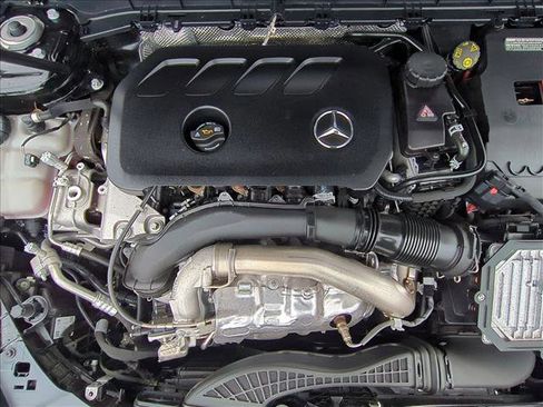 Certified 2025 Mercedes-Benz GLB 250 4MATIC image 22