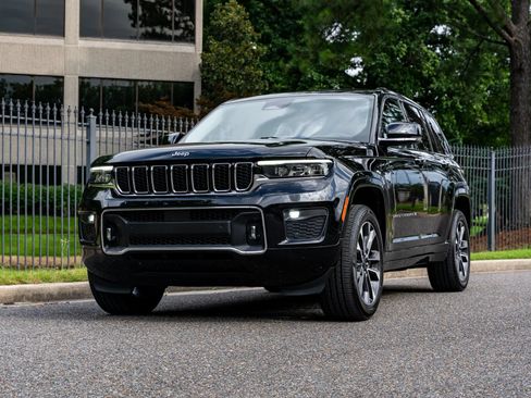 Used 2022 Jeep Grand Cherokee Overland AWD/4WD image 2