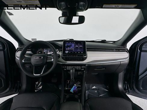 Used 2023 Jeep Compass Limited image 12