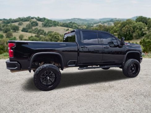 Used 2024 Chevrolet Silverado 2500 LT AWD/4WD image 11