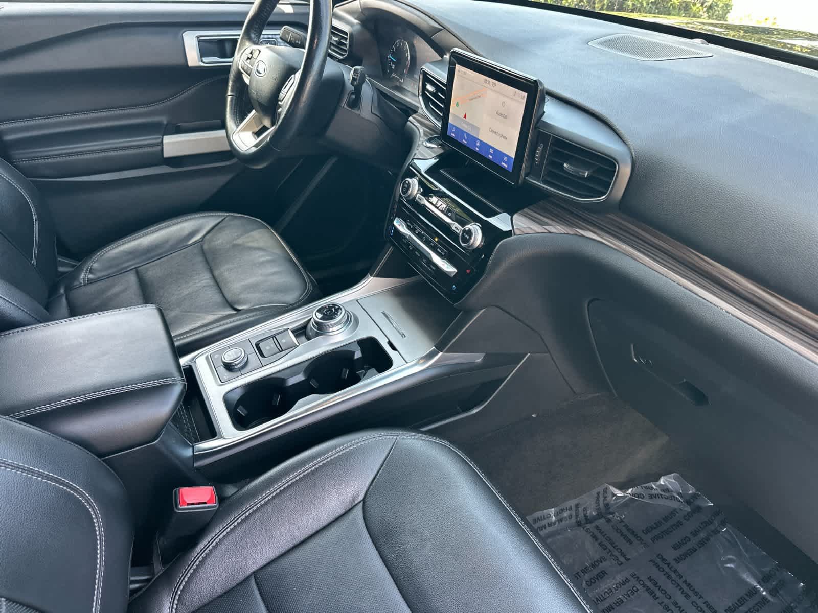 Used 2022 Ford Explorer Limited w/ Equipment Group 301A AWD/4WD image 18
