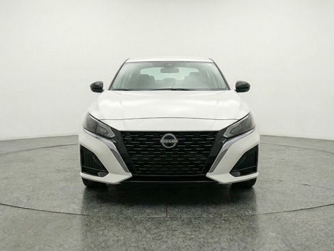Used 2025 Nissan Altima 2.5 SV image 2