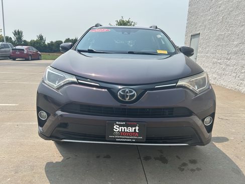 Used 2018 Toyota RAV4 XLE AWD/4WD image 2
