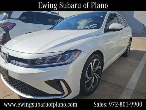 Used 2025 Volkswagen Jetta SEL FWD image 2