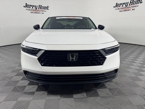 Used 2025 Honda Accord SE image 4