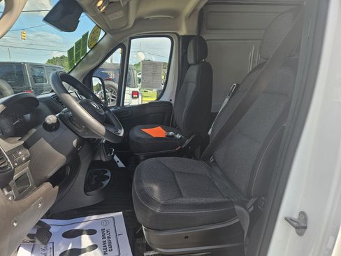 Used 2024 RAM ProMaster 2500 w/ Convenience Group FWD image 10