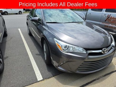 Used 2016 Toyota Camry LE w/ Moonroof Package FWD image 12