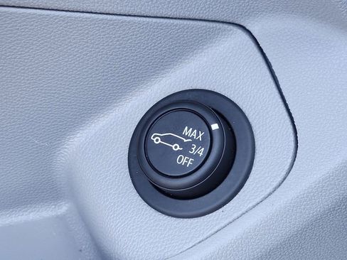 Used 2023 GMC Terrain SLT image 27