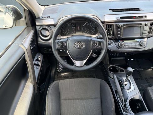 Used 2018 Toyota RAV4 XLE AWD/4WD image 29