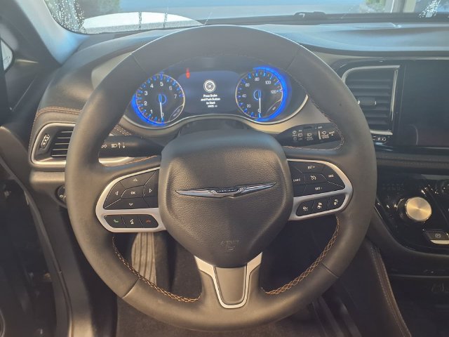 Used 2025 Chrysler Pacifica Pinnacle AWD/4WD image 10