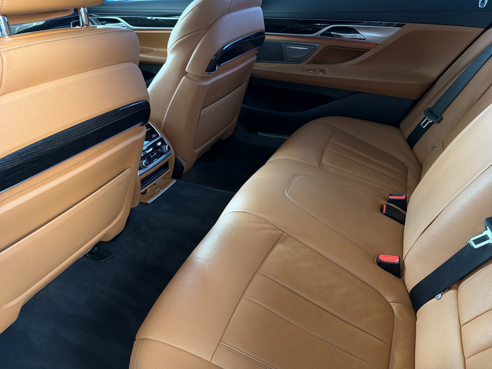 Used 2019 BMW 740i w/ M Sport Package RWD image 11