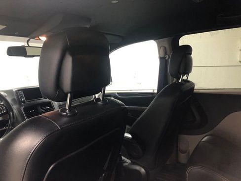 Used 2018 Dodge Grand Caravan SXT image 16