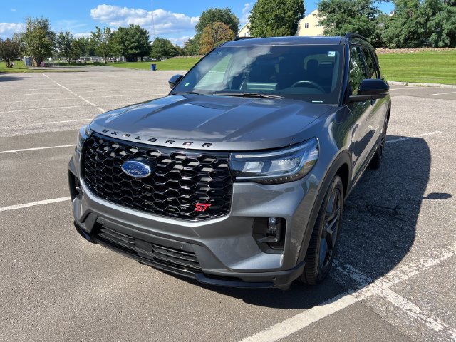 Used 2025 Ford Explorer ST AWD/4WD image 4