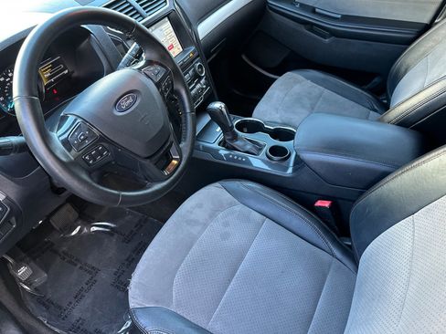Used 2017 Ford Explorer XLT w/ Equipment Group 202A FWD image 10