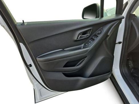 Used 2021 Chevrolet Trax LS w/ Tint and Cruise Package image 11